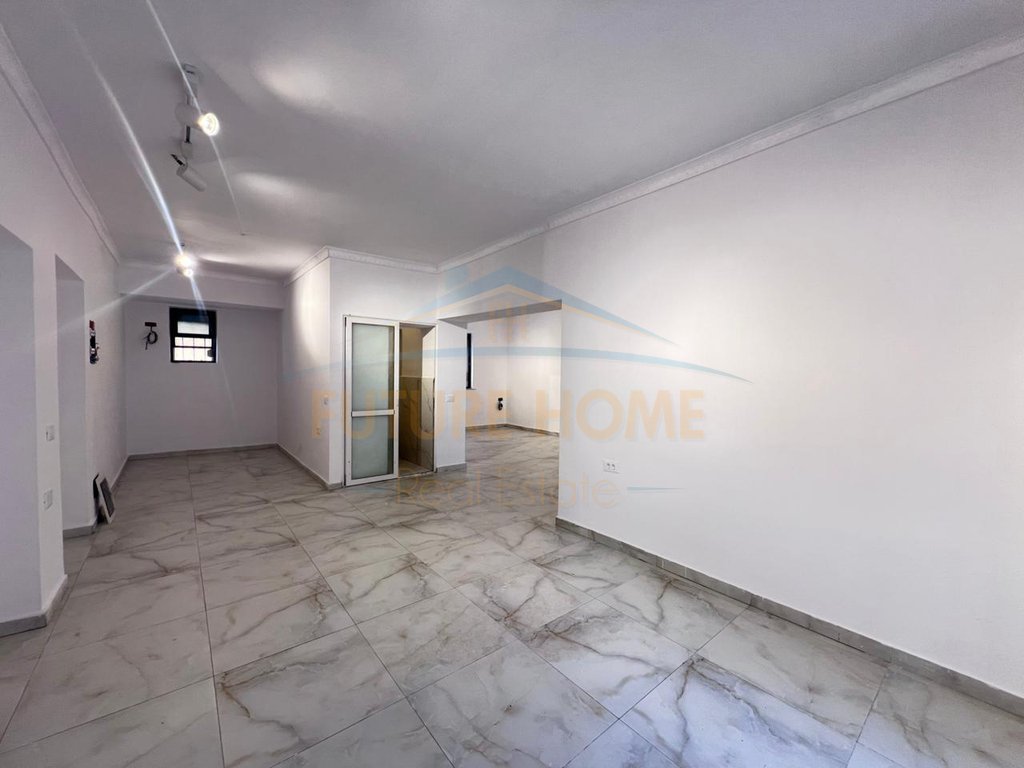 Qira, Ambient Business, Glasswork, Tirana
