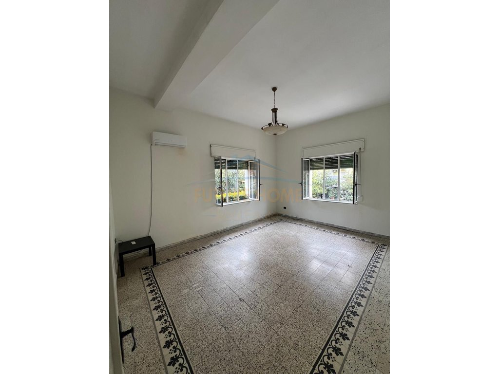 Qira, Office Space, Court, Durres