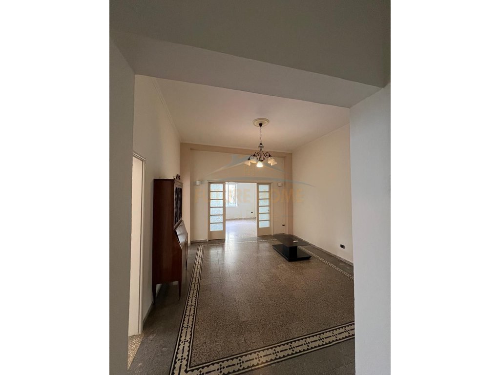 Qira, Office Space, Court, Durres