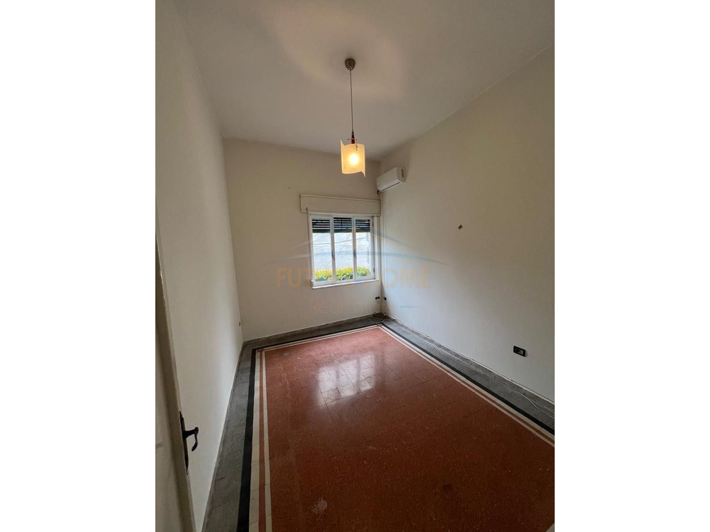 Qira, Office Space, Court, Durres