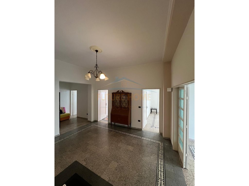 Qira, Office Space, Court, Durres