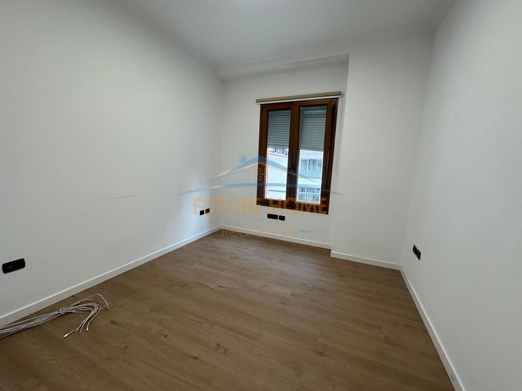 Qira, Ambient per zyra, Hilton Garden Inn Tirana