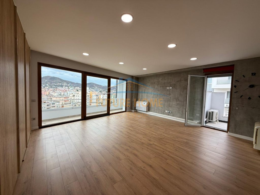 Qira, Ambient per zyra, Hilton Garden Inn Tirana