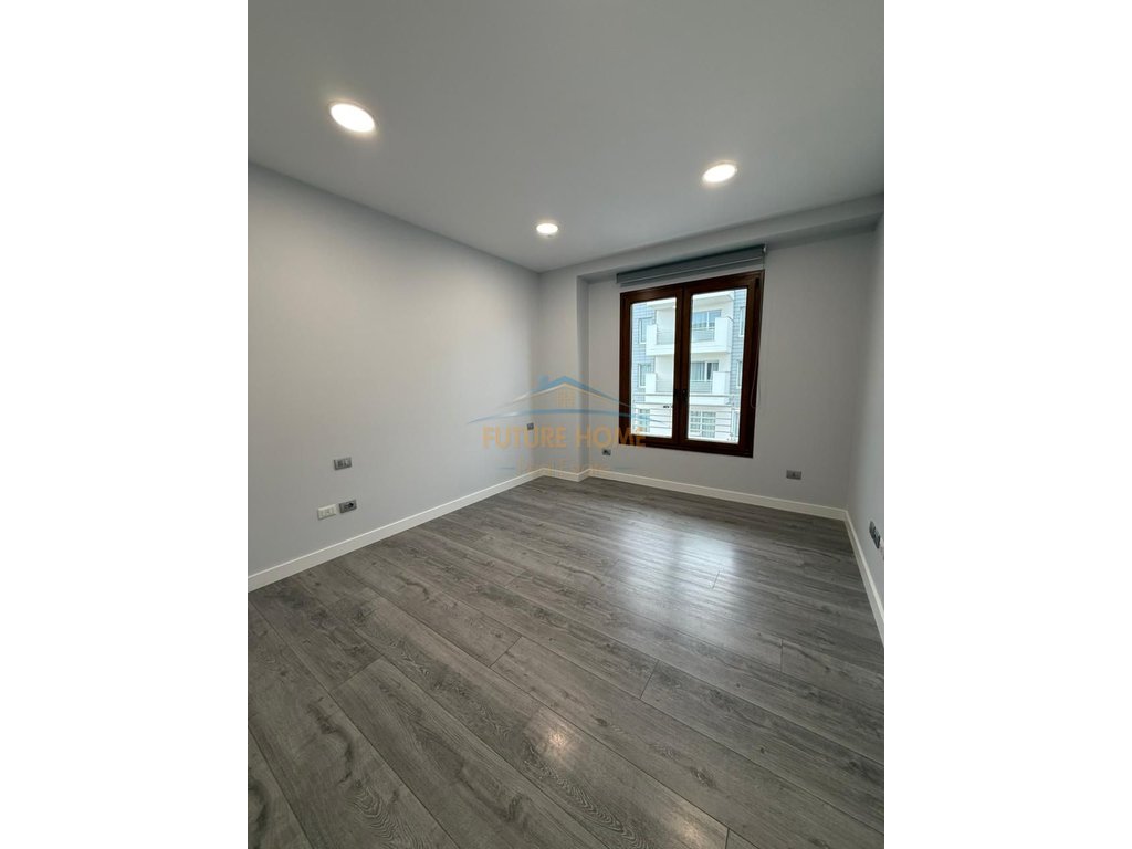 Qira, Ambient per zyra, Hilton Garden Inn Tirana