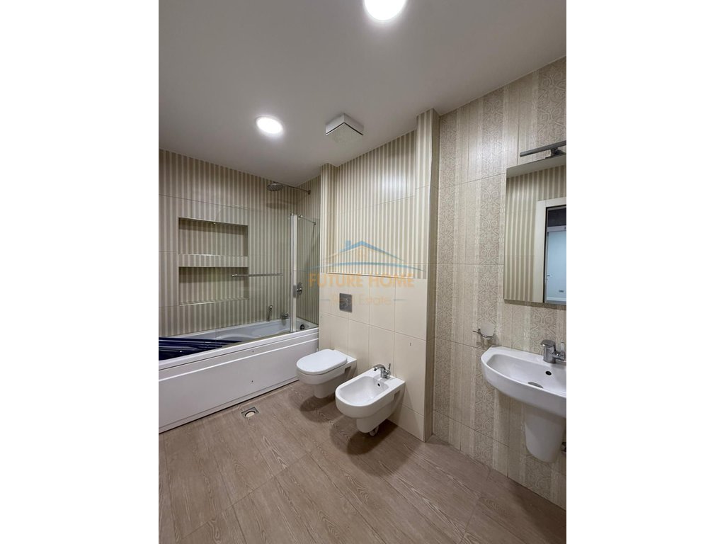Qira, Ambient per zyra, Hilton Garden Inn Tirana