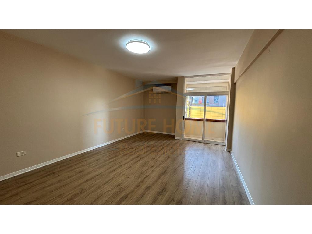 Qira, Office Ambient, Center, Tirana