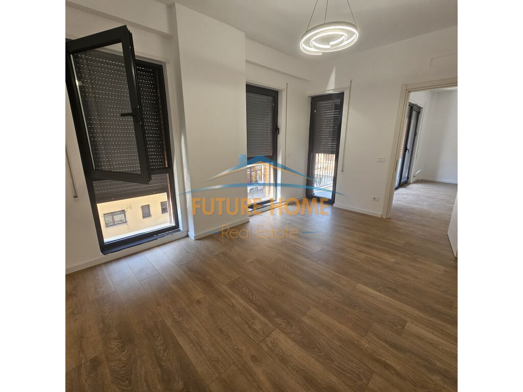 Qira, Ambient per Zyre, Rruga Myslym Shyri, Tirane.