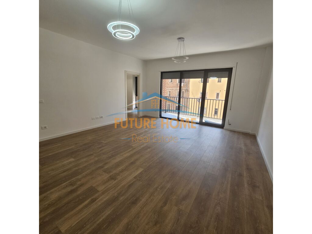 Qira, Ambient per Zyre, Rruga Myslym Shyri, Tirane.