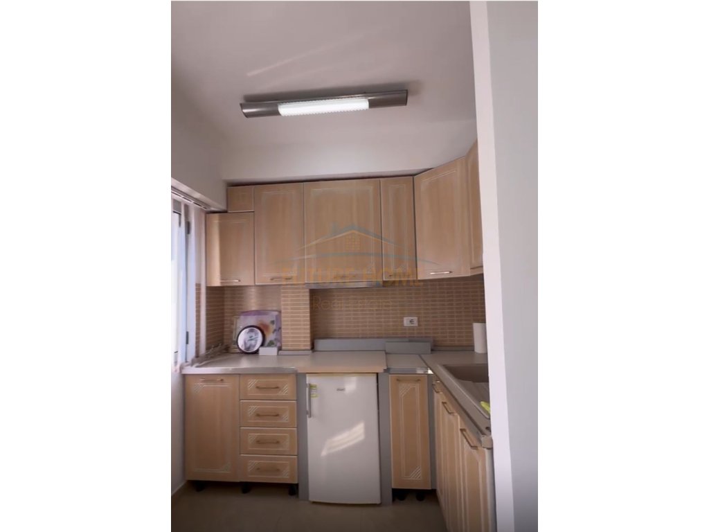 RENT, BUSINESS PREMISES, TRAIN STATION, DURRES.