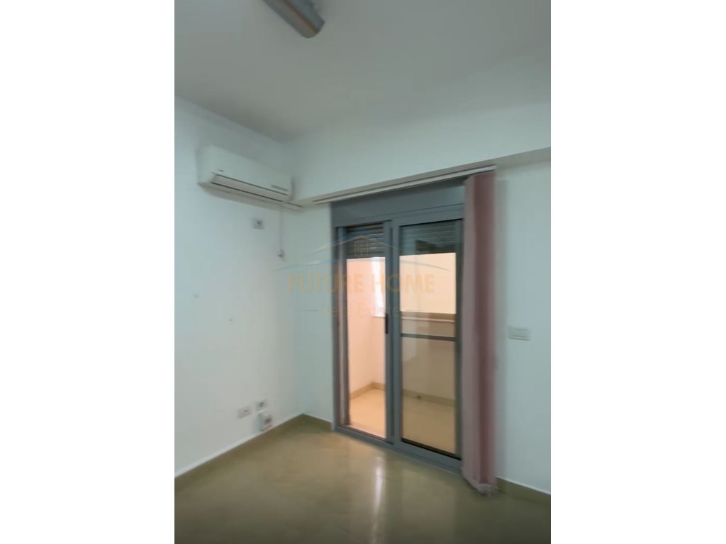 RENT, BUSINESS PREMISES, TRAIN STATION, DURRES.
