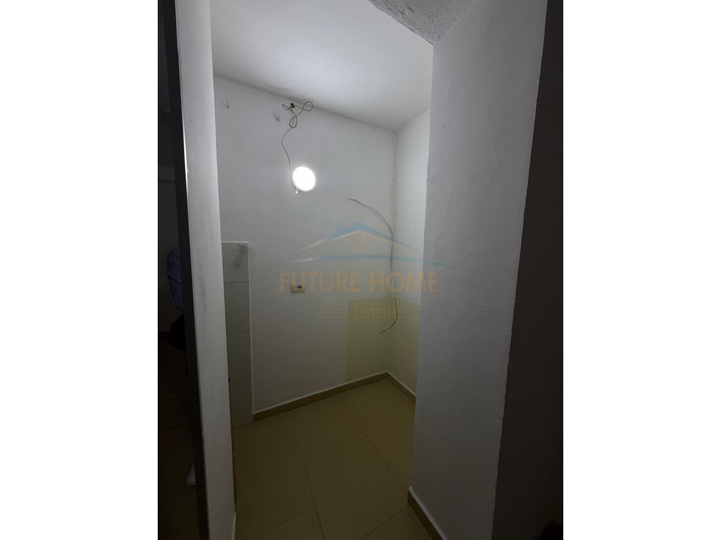 Qira, Business Environment, Vollga, Durres