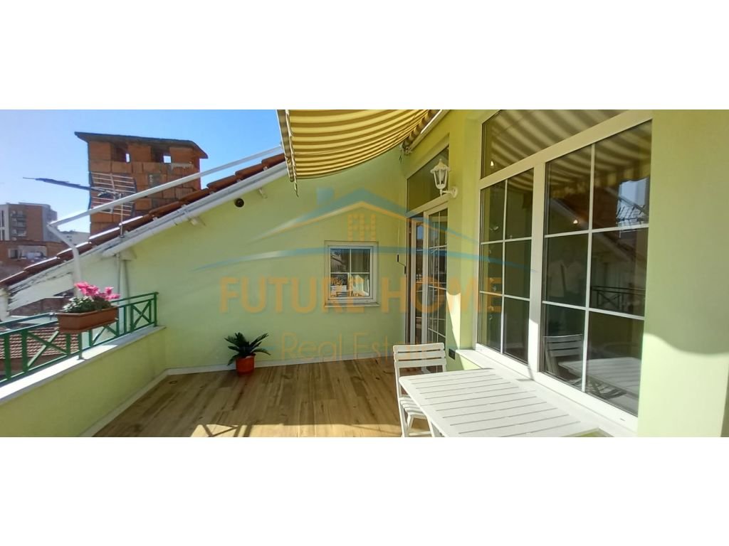 Qira, Apartment 1+1, Barricades Street
