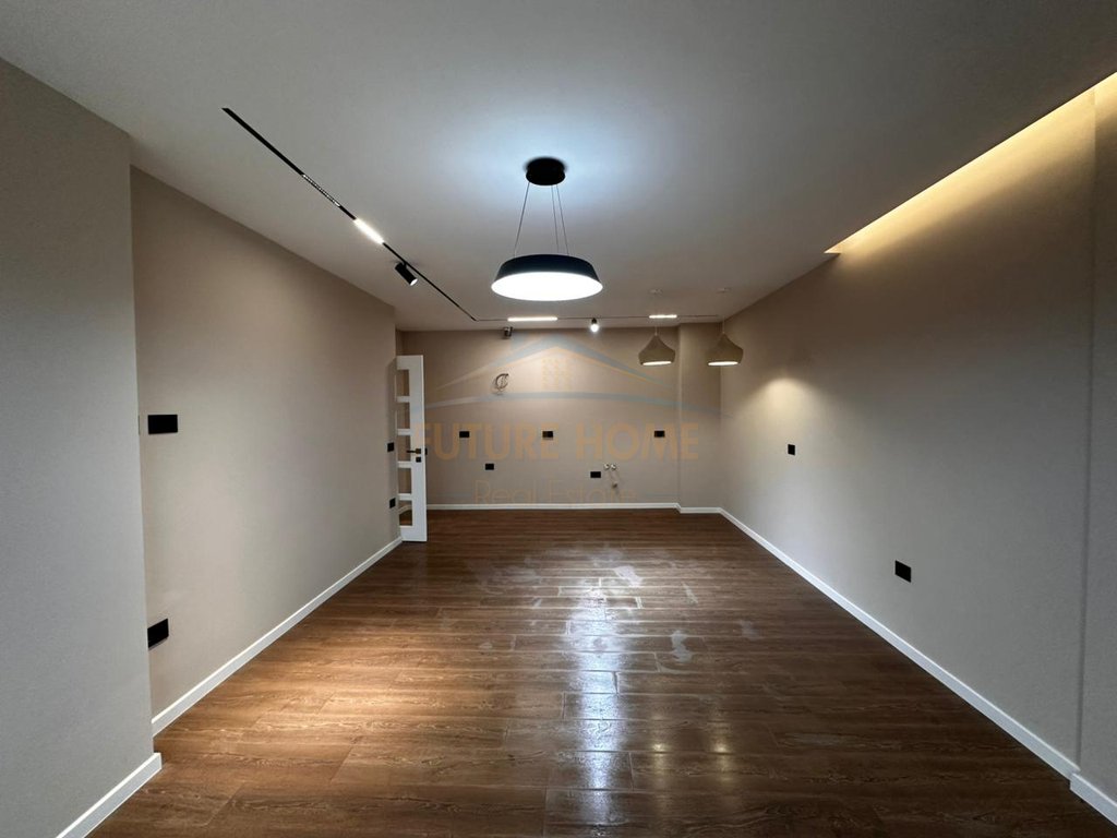 For sale, 2+1 Apartment, Paris Commune, Tirana