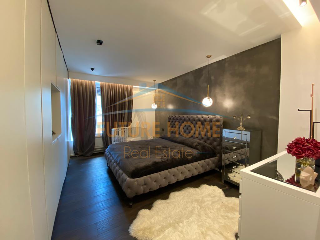 Qira, Apartment 2+1+2, Myslym Shyr