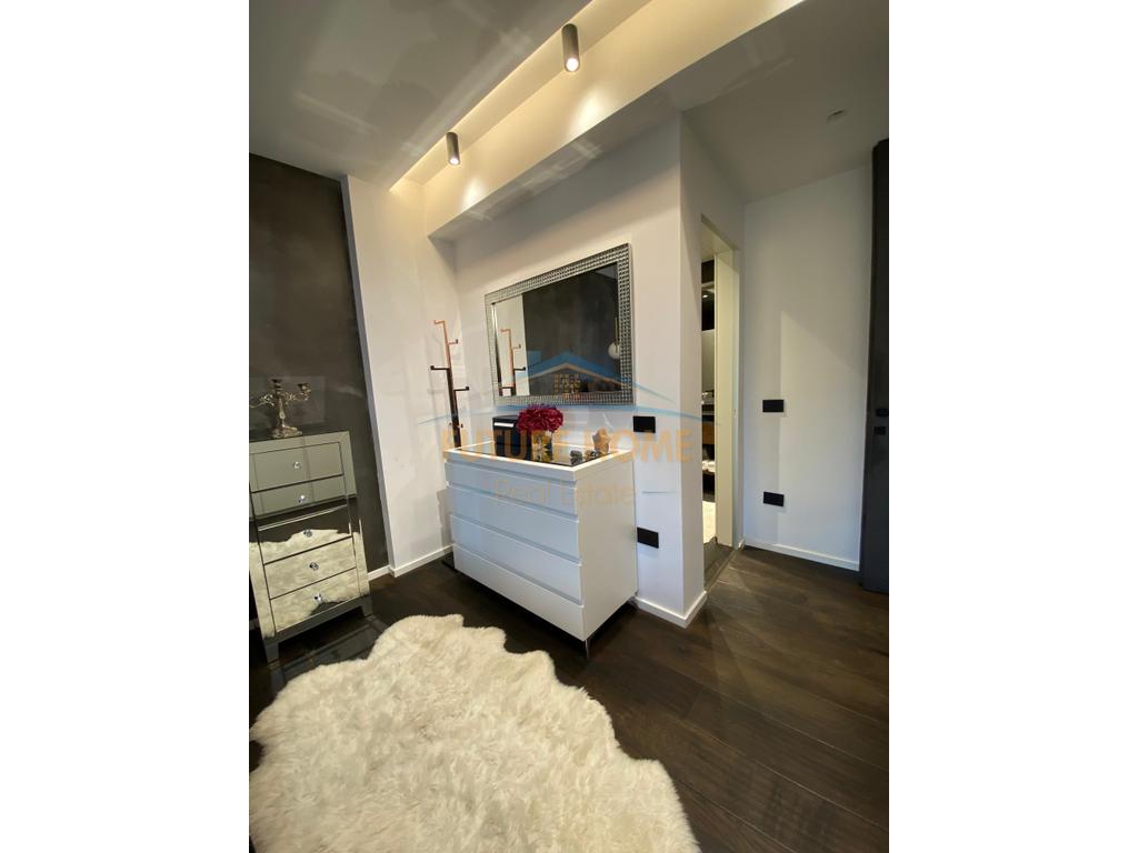 Qira, Apartment 2+1+2, Myslym Shyr
