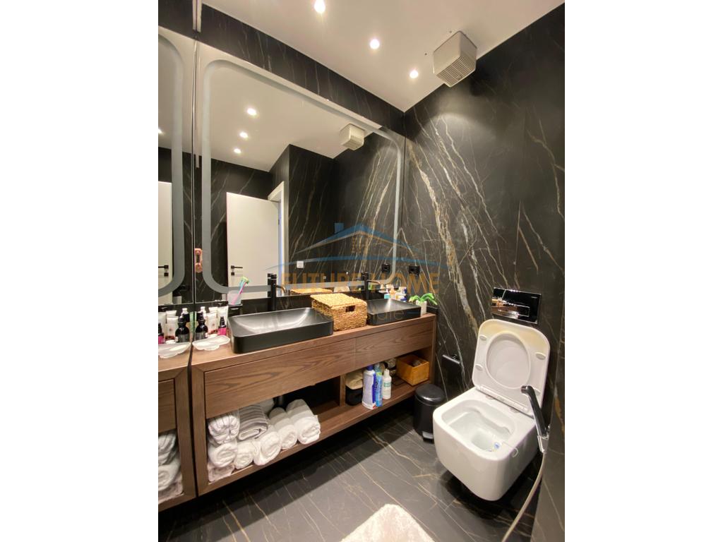 Qira, Apartment 2+1+2, Myslym Shyr
