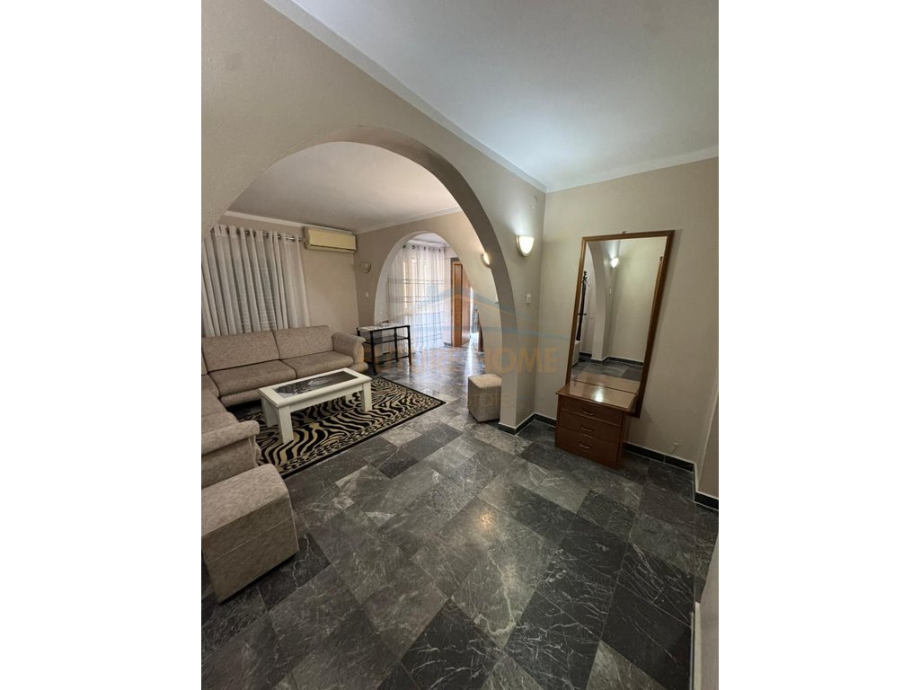 Qira, Apartament 2+1+2, Rruga Fortuzi, Tiranë