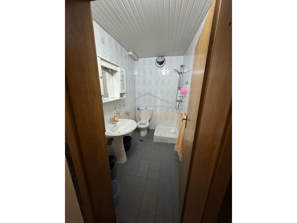 Qira, Apartament 2+1+2, Rruga Fortuzi, Tiranë