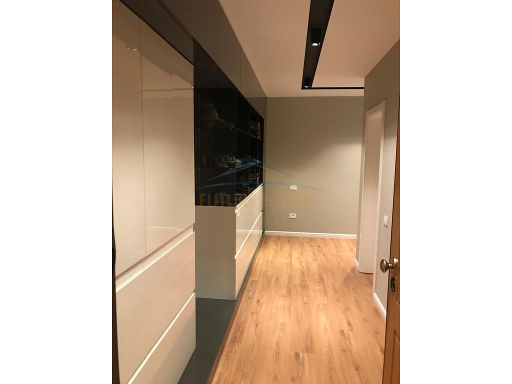 Qira, Apartament 2+1, Libri Universitar, Tiranë