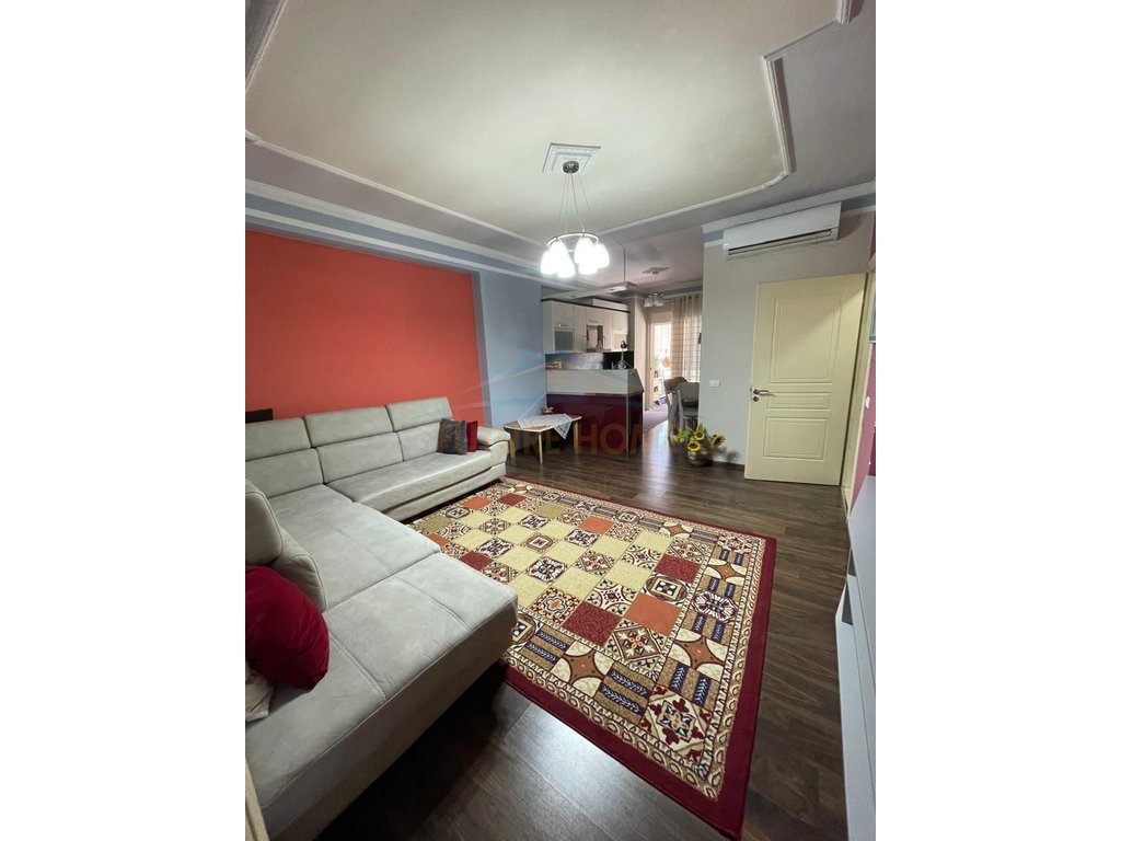 Qira, Apartament 2+1, Unaza e Re