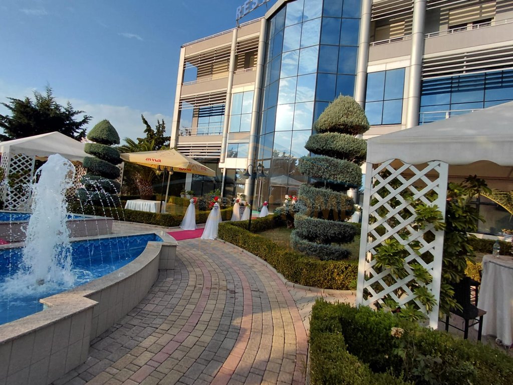 Qira, 3-story Hotel, Harizaj, Kavaje