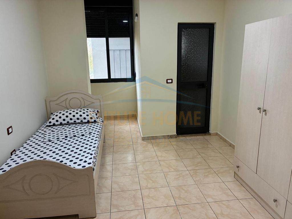 Lease, 3rd Floor Apartment of a 3-story Villa, 1+1 Beach, Durrës