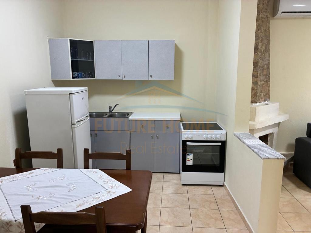 Lease, 3rd Floor Apartment of a 3-story Villa, 1+1 Beach, Durrës