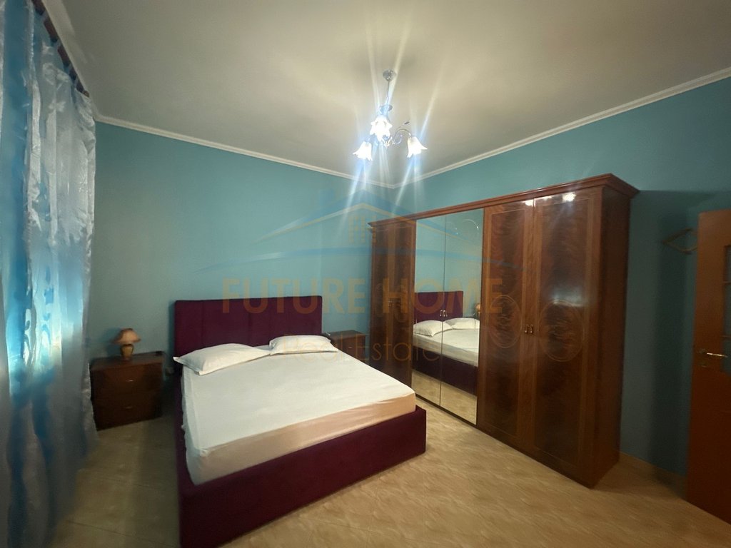 Qira, Second Floor Apartment of a 2-Story Villa, Beach (Railway), Durres