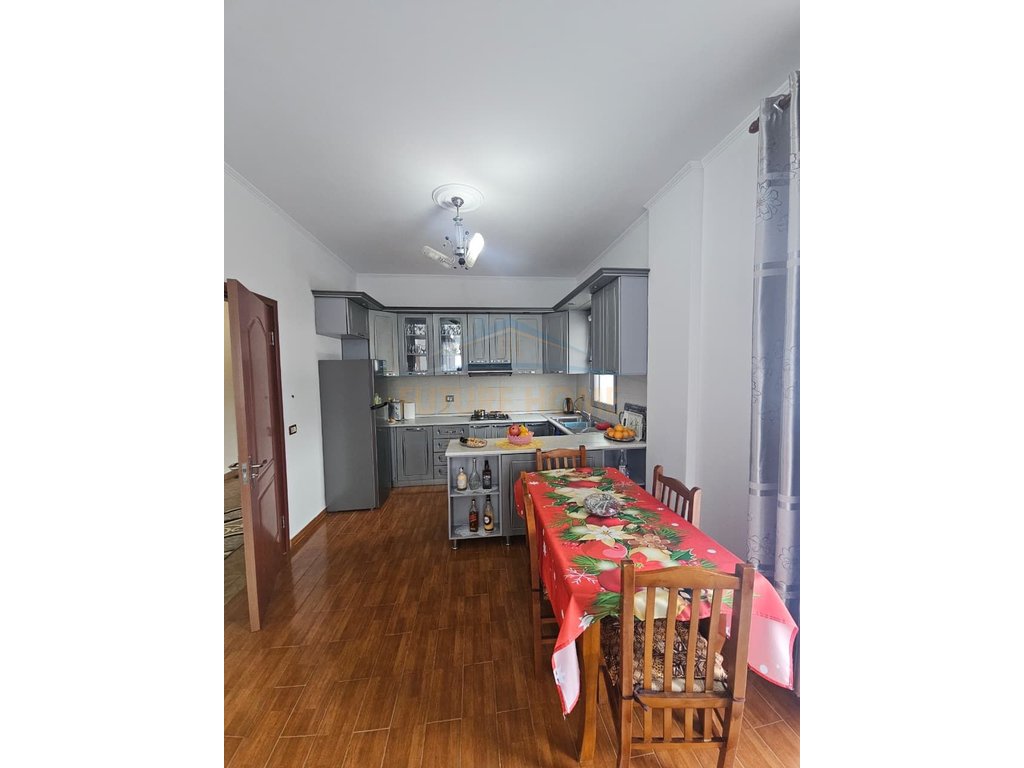 Qira, Private House 3+1+2+Parking, Spitalle, Durres