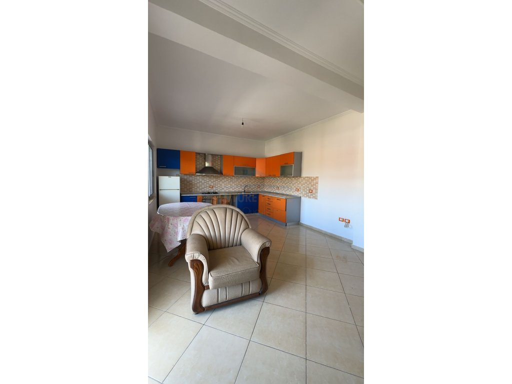 Qira, Private House 4+1+2+3+Parking, Shkallnur, Durres