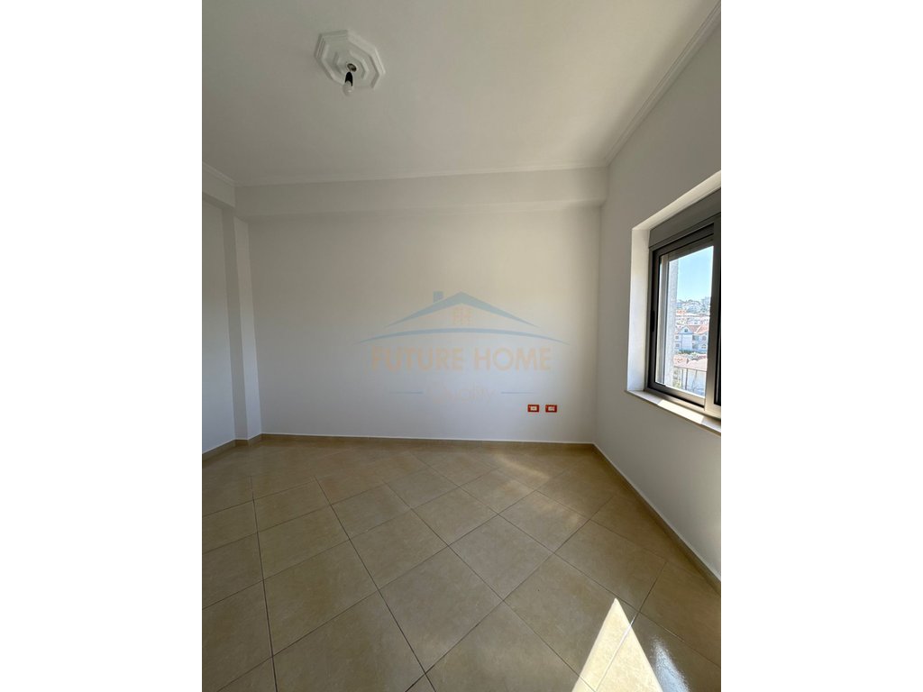 Qira, Private House 4+1+2+3+Parking, Shkallnur, Durres