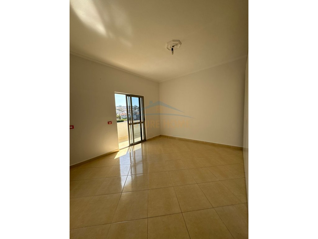 Qira, Private House 4+1+2+3+Parking, Shkallnur, Durres
