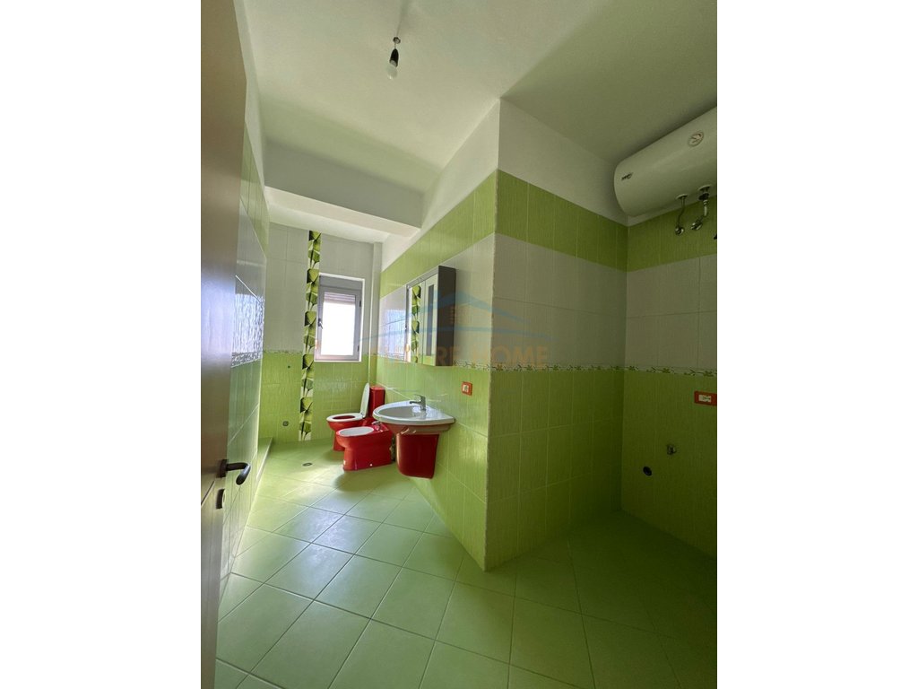 Qira, Private House 4+1+2+3+Parking, Shkallnur, Durres