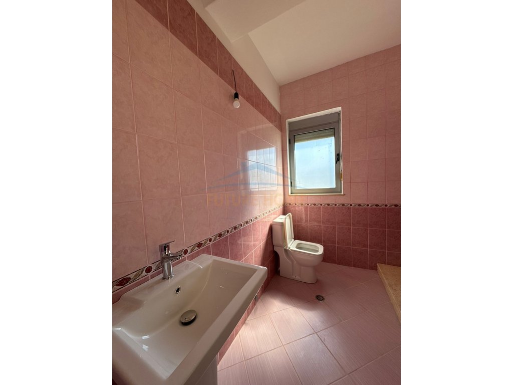 Qira, Private House 4+1+2+3+Parking, Shkallnur, Durres