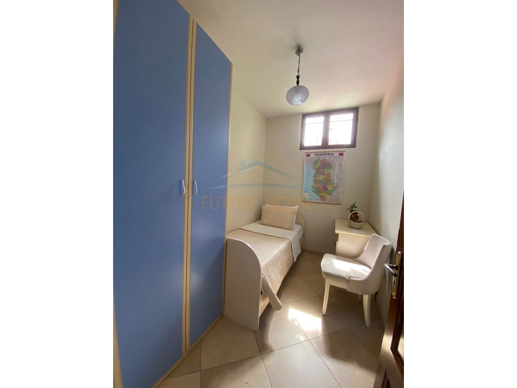 Qira, Shtëpi Private+Dyqan, Bulevardi Zogu 1, Tiranë