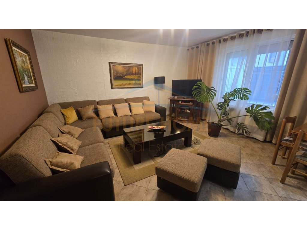 Qira, Private House, New Bazaar, Tirana