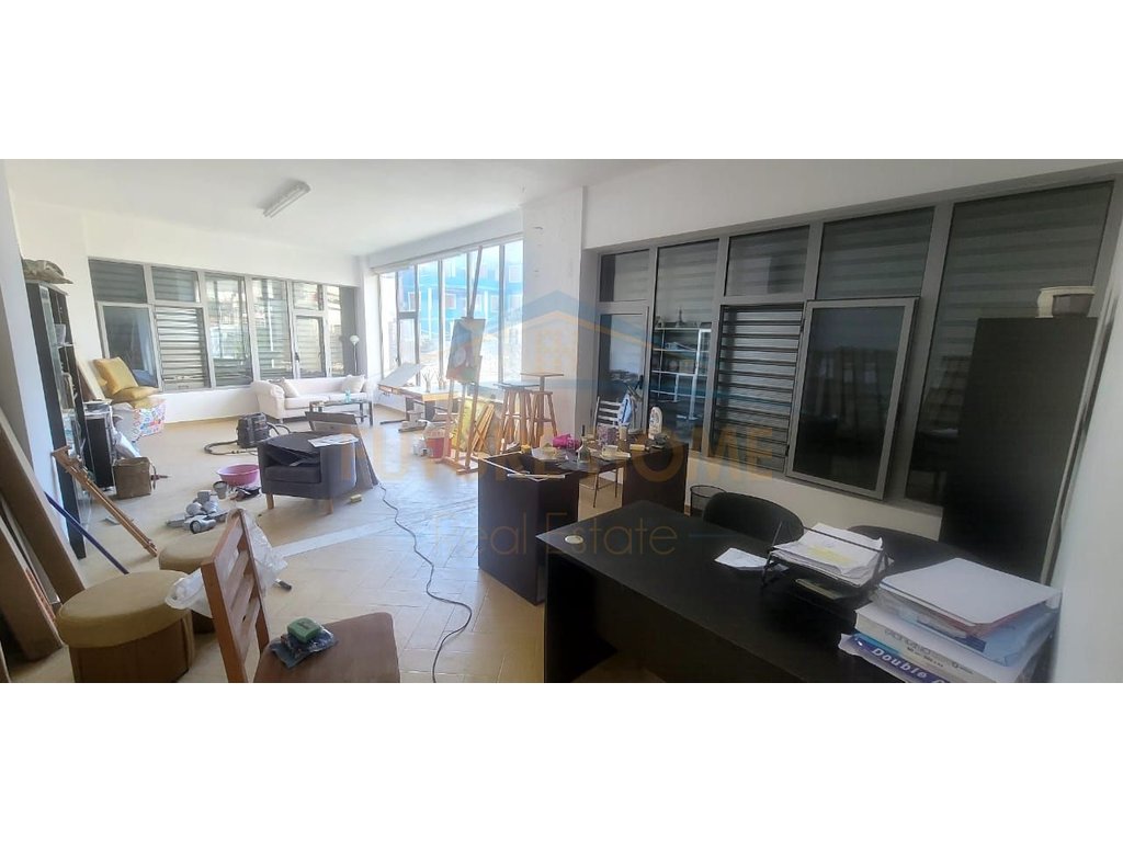 Qira, Office, Center, Durrës