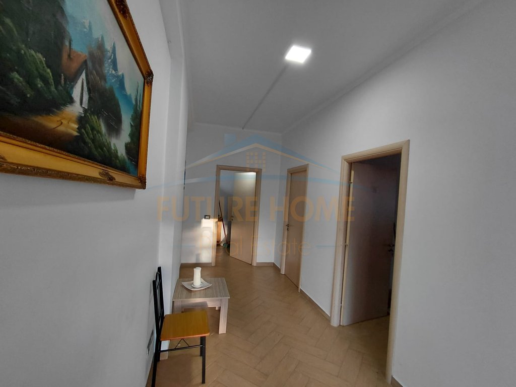 Qira, Office, Center, Durrës