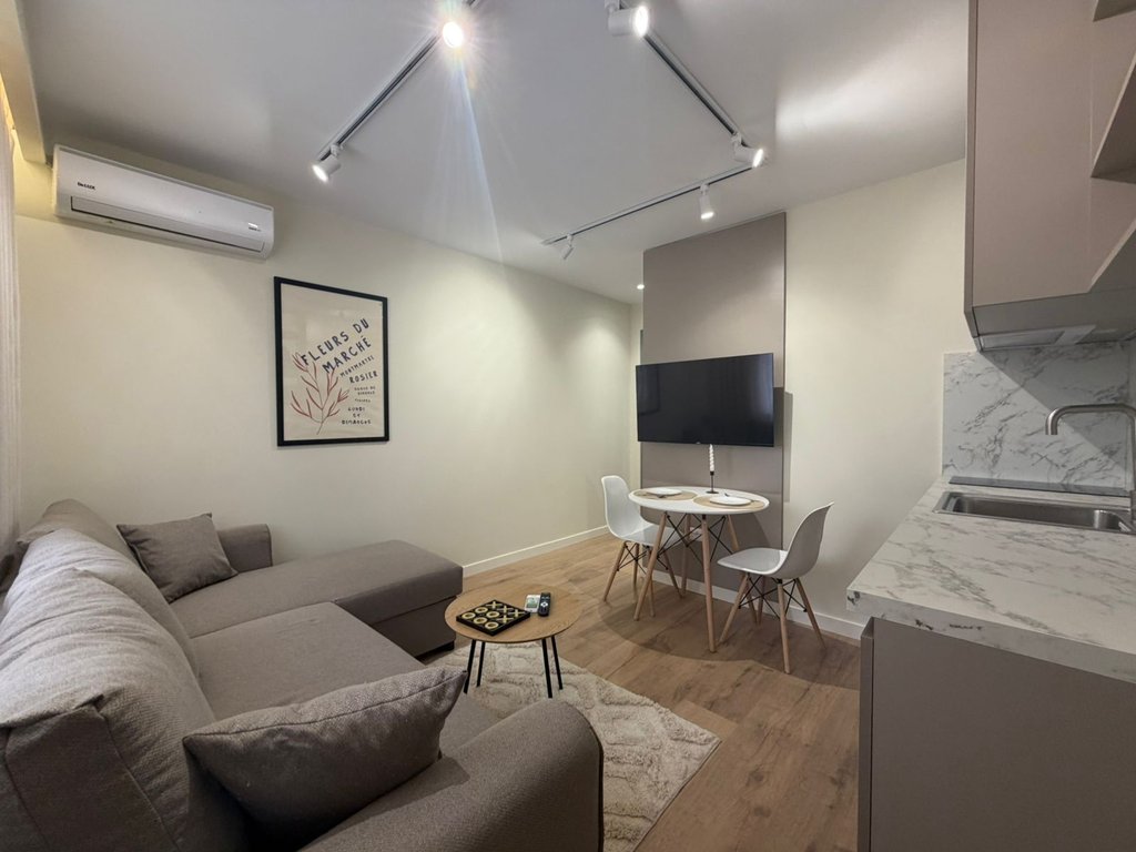 Shiten, 2 Apartamente 1+1, 21 Dhjetori, Tirane.