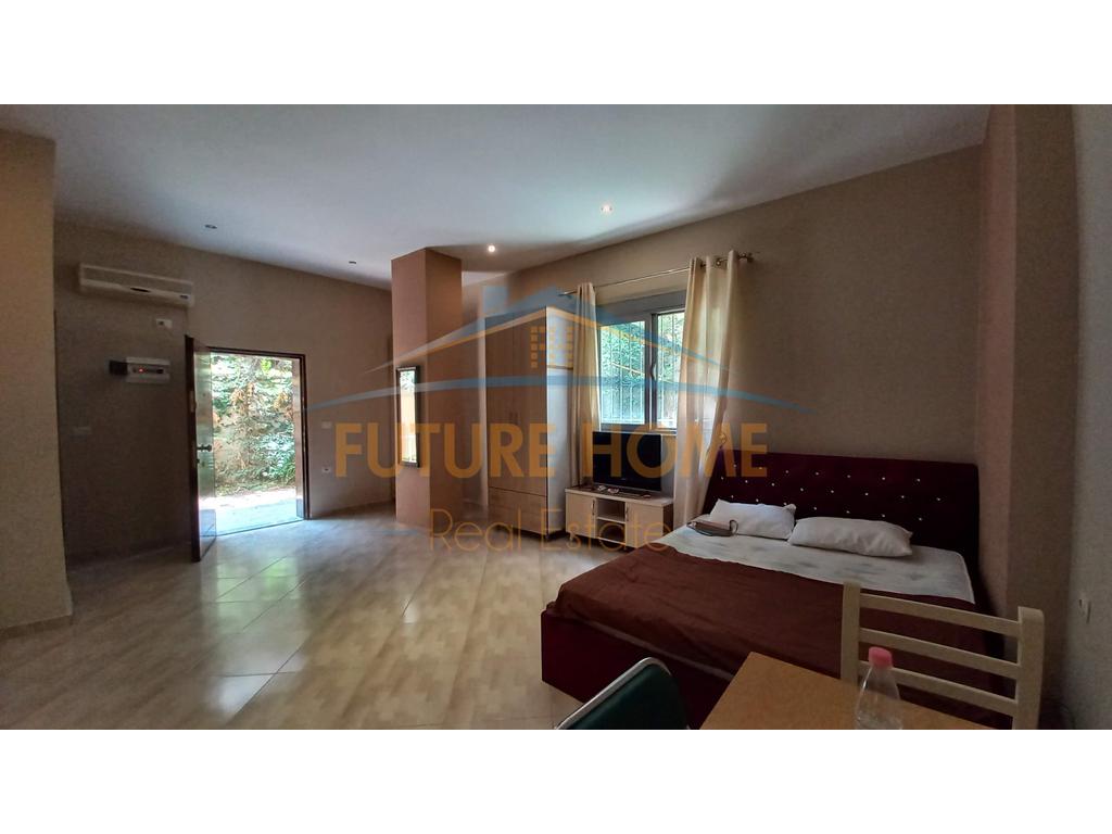 Shiten, 2 Garsionere, Kodra e Diellit, Tiranë