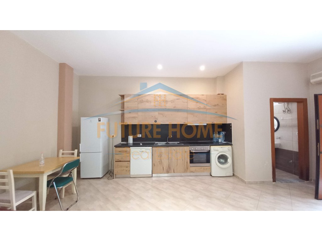 Shiten, 2 Garsionere, Kodra e Diellit, Tiranë