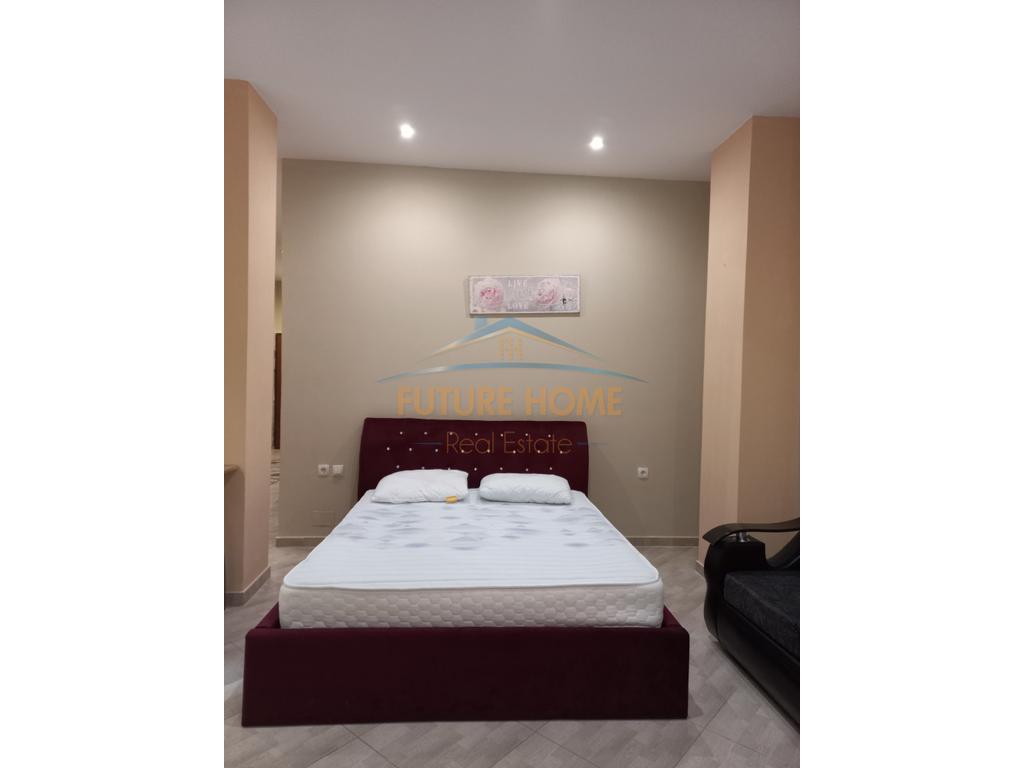 Shiten, 2 Garsionere, Kodra e Diellit, Tiranë