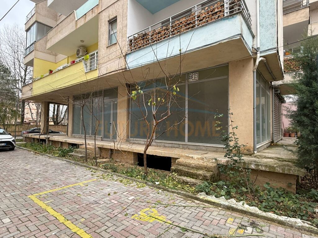 Shitet, Ambient Biznesi, 1 Maji, Pogradec.