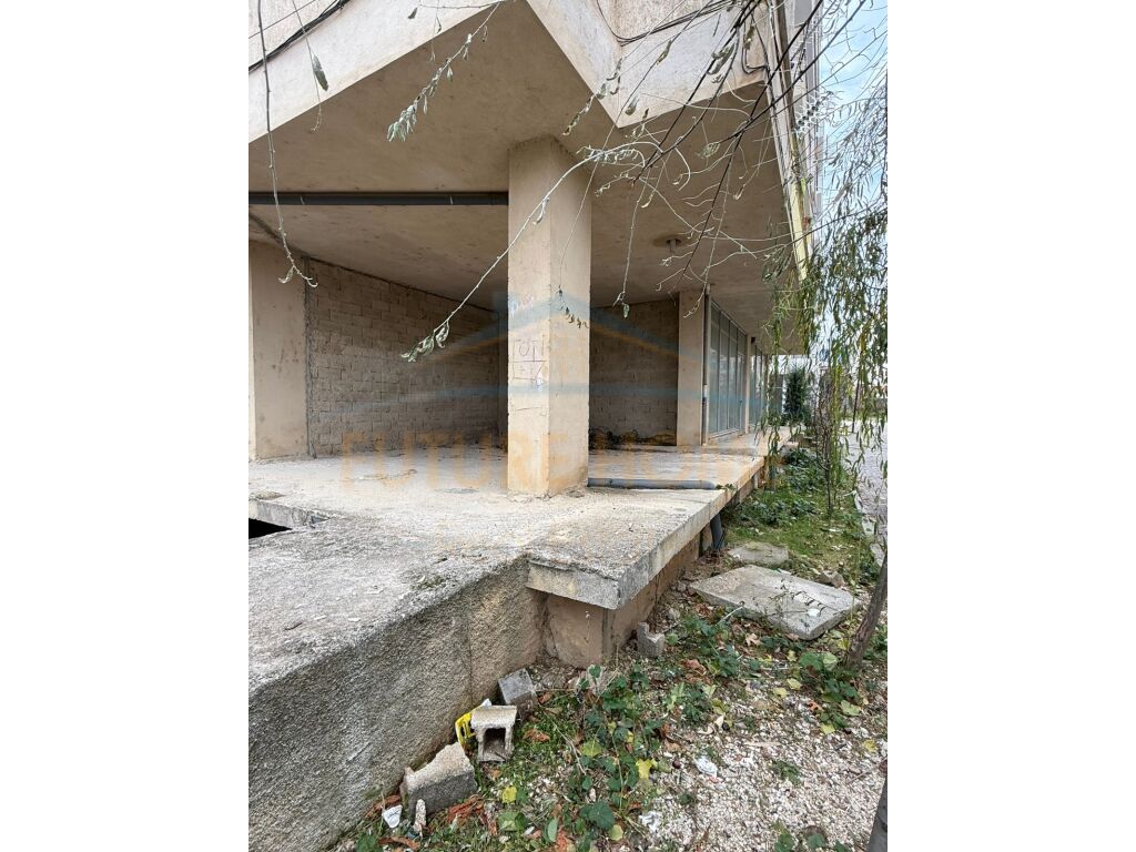Shitet, Ambient Biznesi, 1 Maji, Pogradec.