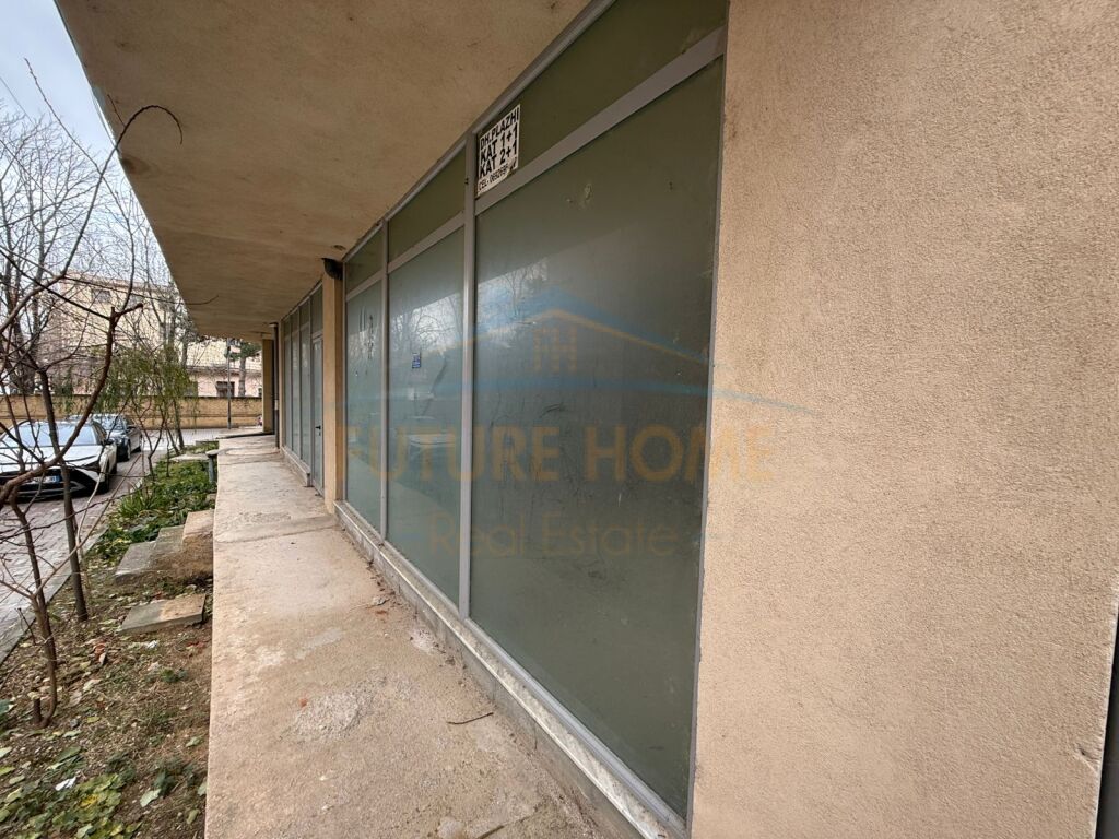 Shitet, Ambient Biznesi, 1 Maji, Pogradec.