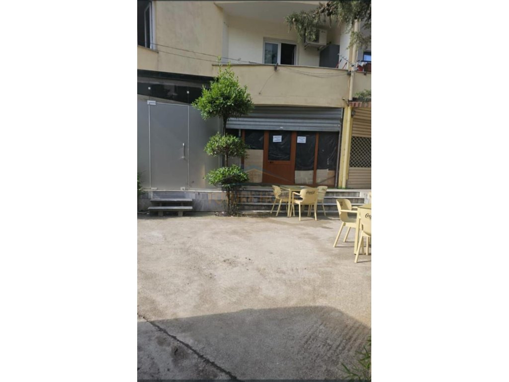 Shitet, Ambient Biznesi, Fresk, Tiranë.