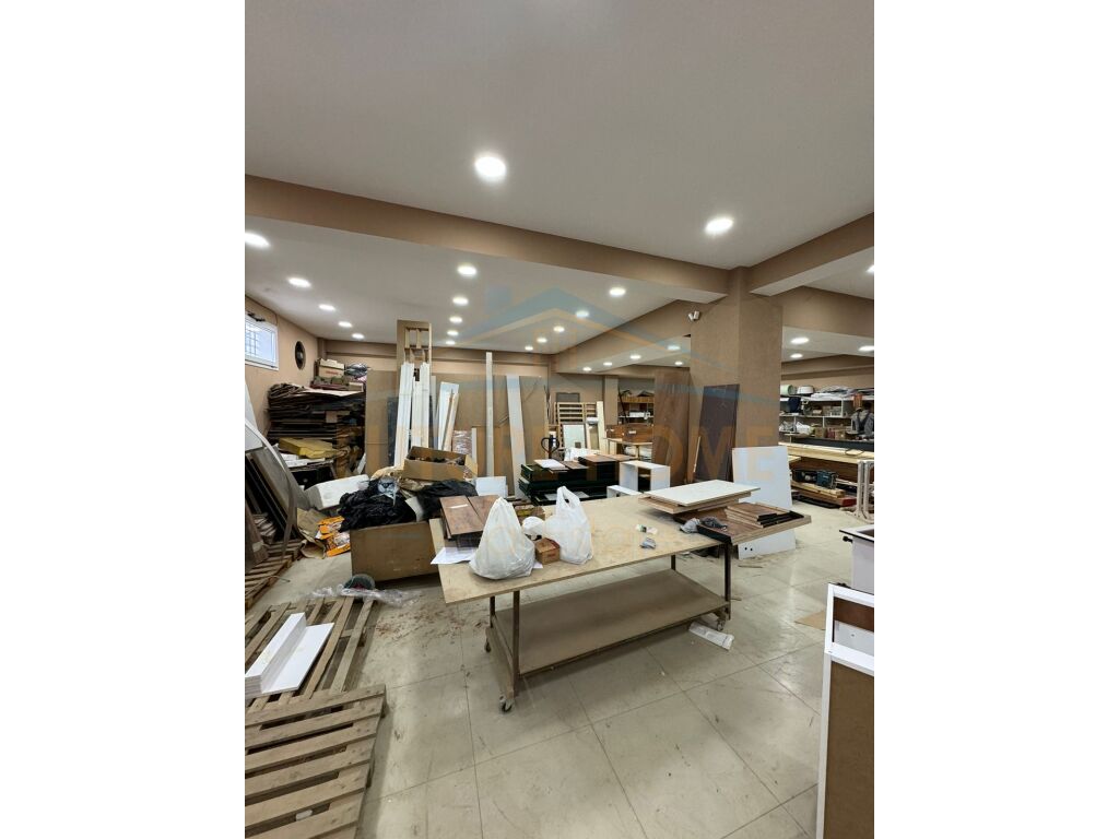 For sale, Business Area, Kthesa e Kamze.