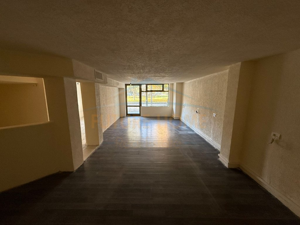 For sale, Business Area, Neighborhood 9, Korça