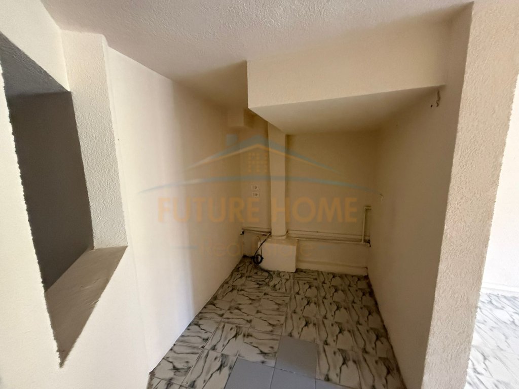 For sale, Business Area, Neighborhood 9, Korça