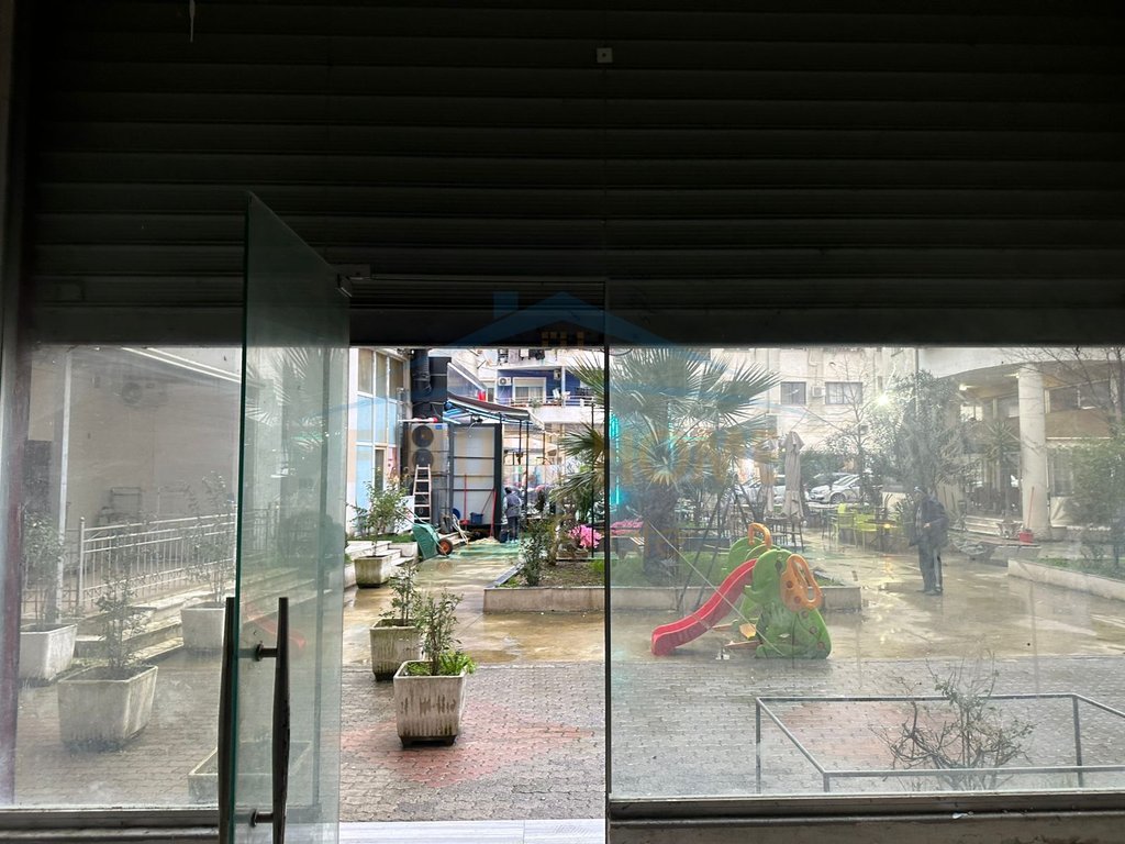 Shitet,Ambient Biznesi, Misto Mame ,Tiranë